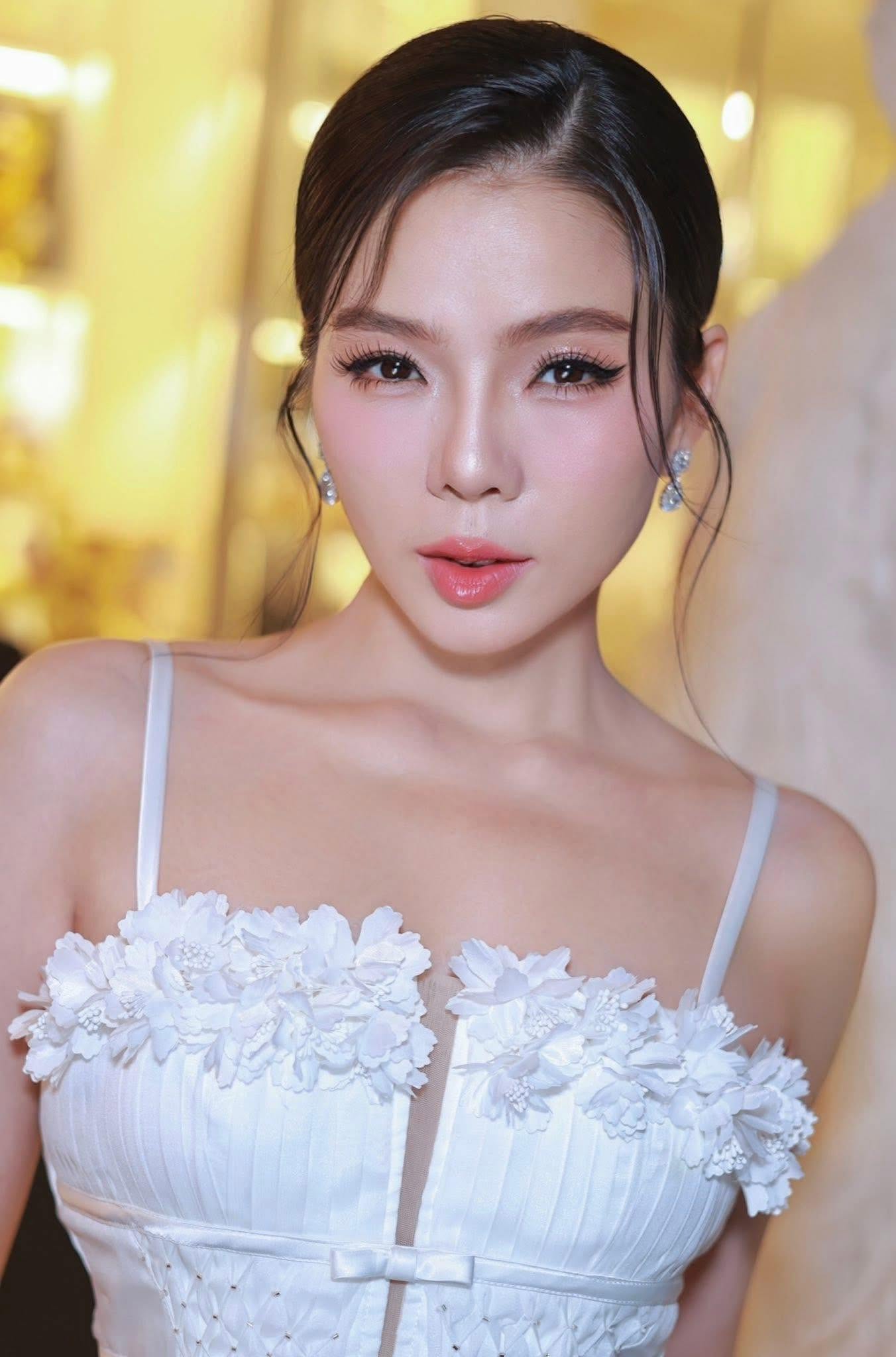 Ca sĩ Việt hát một show thu nửa tỷ: Chỉ nhờ giọng hát mà giàu kếch xù, 2 căn biệt thự gây choáng ở TP.HCM lẫn Hà Nội- Ảnh 3.