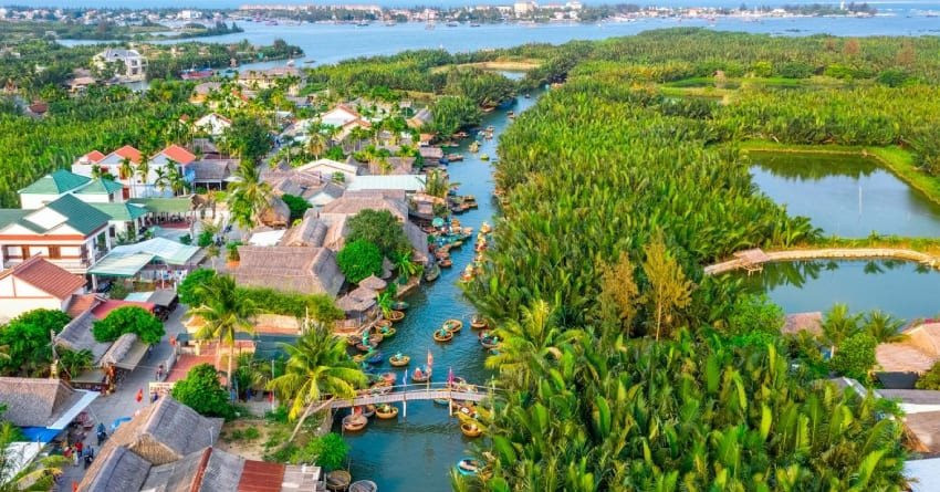 Việt Nam có 1 vùng đất mát mẻ quanh năm, sở hữu “sống lưng khủng long” giữa biển mây, vừa được vinh danh điểm đến mới nổi hàng đầu châu Á - Ảnh 10.