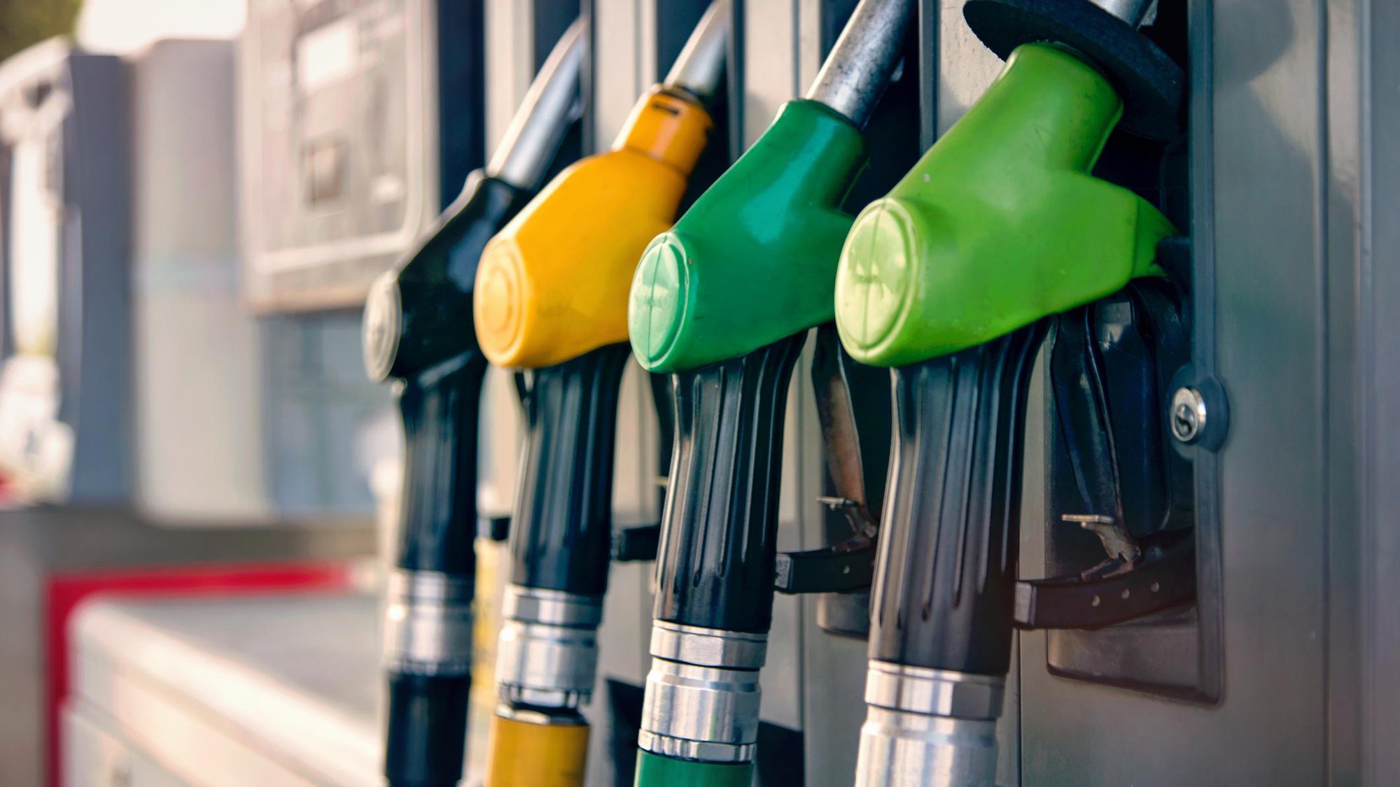 Thế giới thiếu dầu diesel trầm trọng - Ảnh 1.