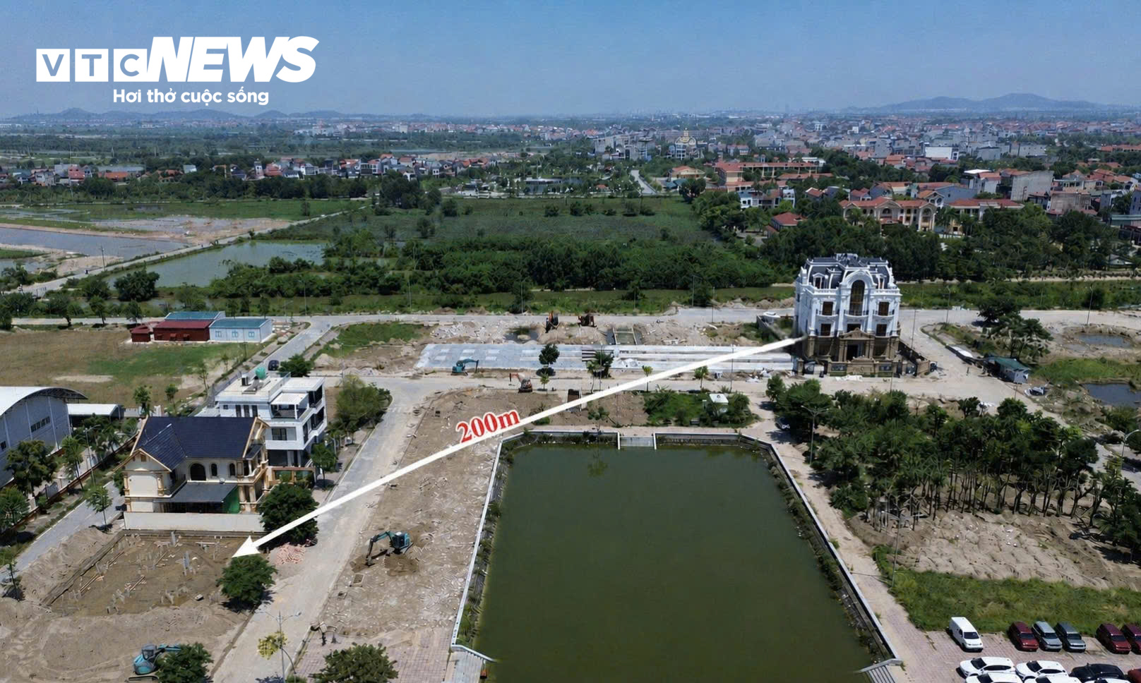 Biệt thự đồ sộ gần 1.000m2 được "thần đèn" di dời để làm đường ở Bắc Ninh: Chủ nhà tiết lộ chi phí- Ảnh 2.