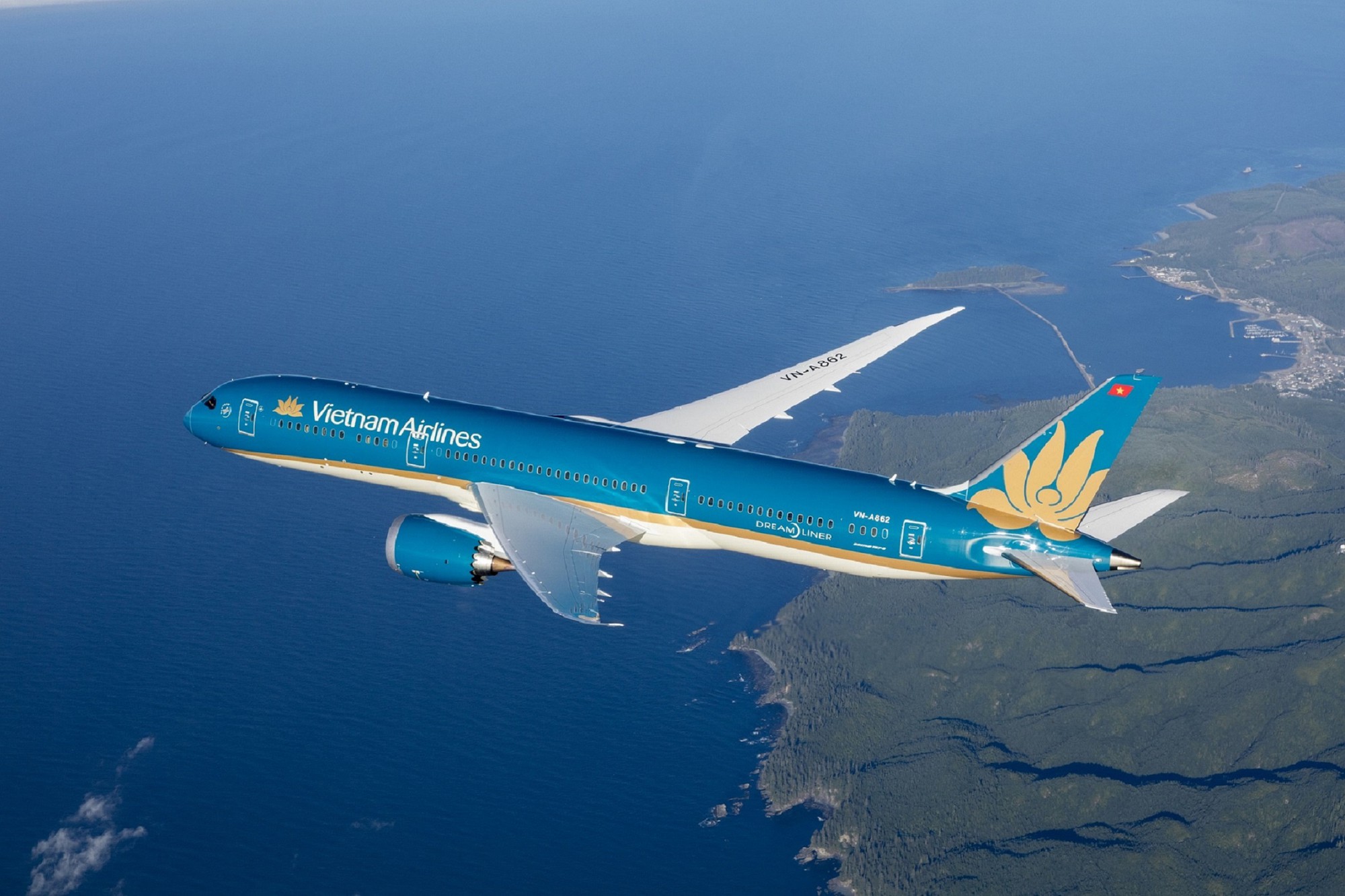 Vẫn lỗ lũy kế hơn 23.000 tỷ đồng, cổ phiếu Vietnam Airlines bị giữ nguyên diện cảnh báo - Ảnh 1.