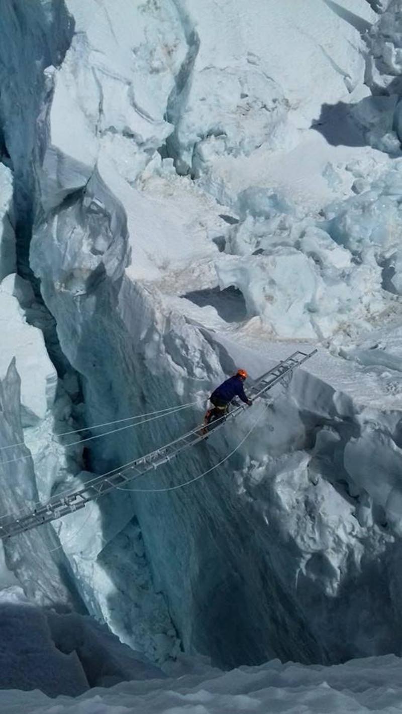 Việc nguy hiểm nhất con người có thể làm trên núi Everest là gì?- Ảnh 2.