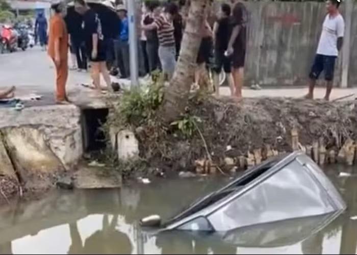 Vụ ô tô lao xuống mương khiến đôi vợ chồng tử vong ở Hải Phòng: Ô tô vừa đi được 250m thì gặp nạn - Ảnh 1.