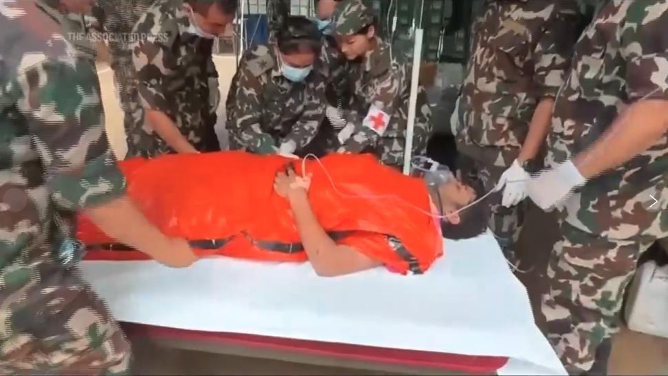 Lời kể của 2 công nhân được cứu sống ở Nepal: 9 ngày không thức ăn, bóng tối bủa vây, liên tục tụng chú Hindu để giữ vững tinh thần- Ảnh 6.