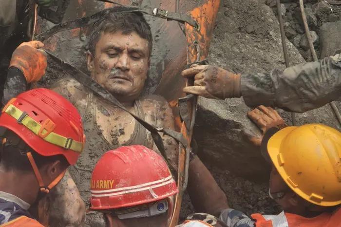 Lời kể của 2 công nhân được cứu sống ở Nepal: 9 ngày không thức ăn, bóng tối bủa vây, liên tục tụng chú Hindu để giữ vững tinh thần- Ảnh 2.