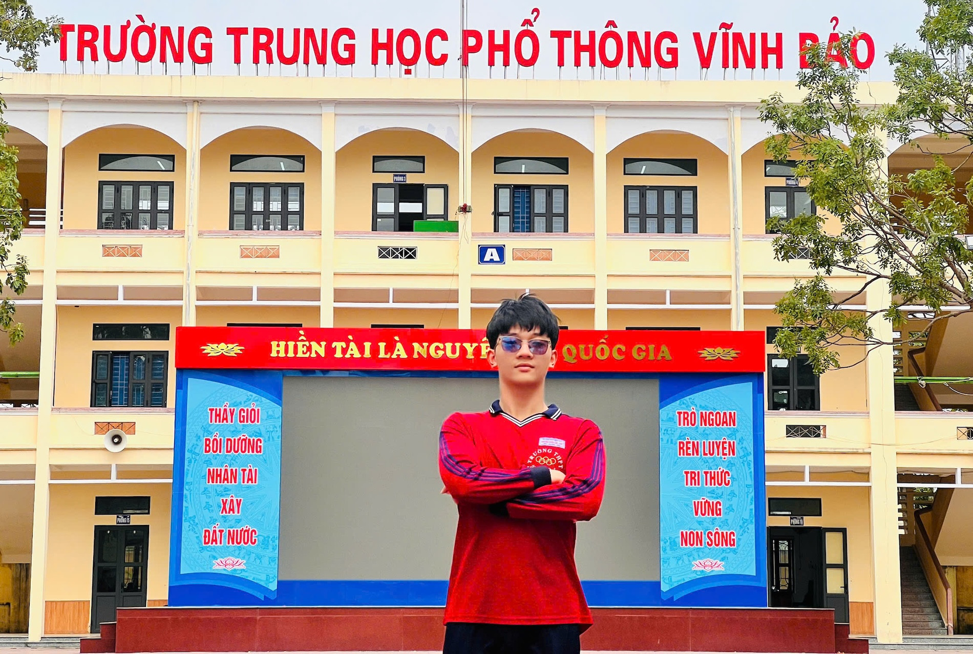 Một trường đại học Việt Nam gây chú ý với lễ vinh danh các tân sinh viên toàn "học bá": Có tới 11 người điểm SAT tuyệt đối, 5 người đạt 30 điểm, thủ khoa TSA lập kỷ lục - Ảnh 3.