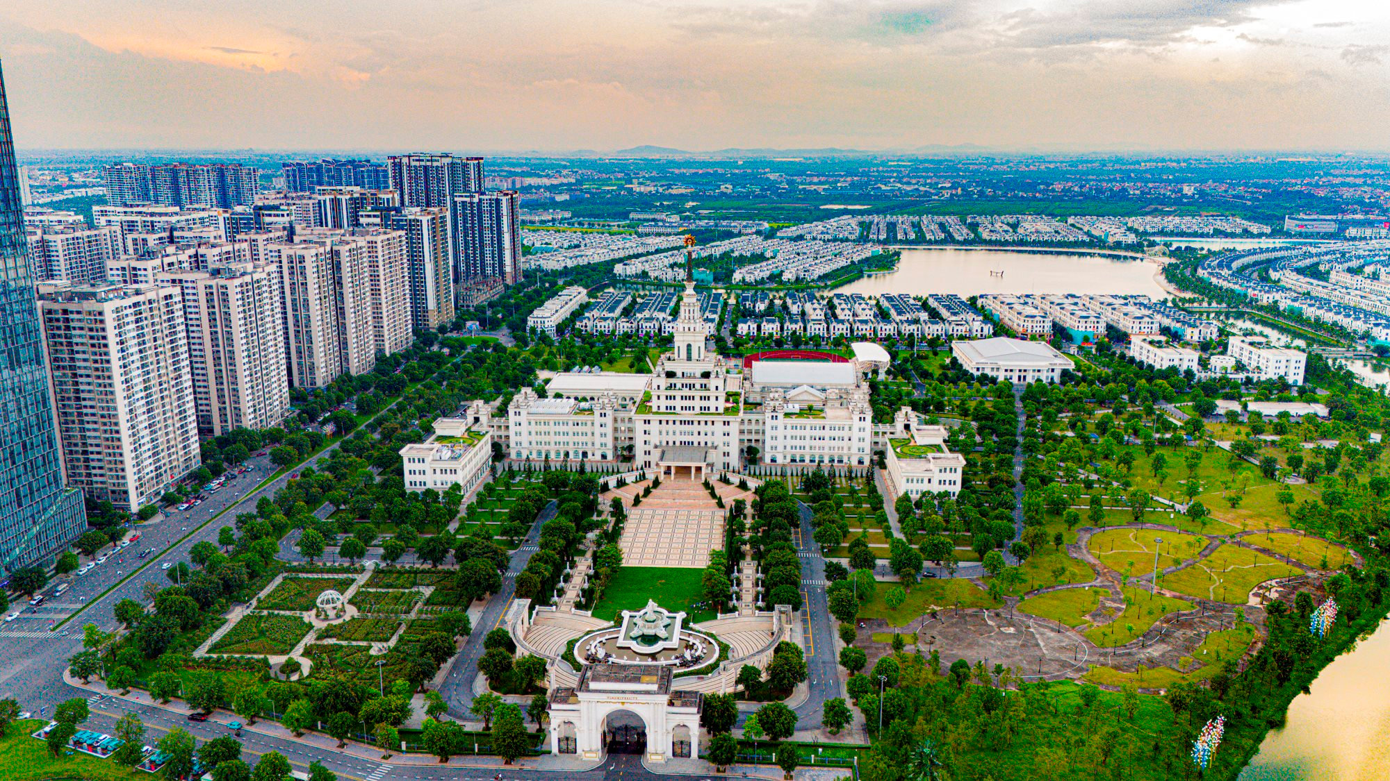 Tuyến cao tốc 105 km đẹp và hiện đại bậc nhất Việt Nam hút loạt ông lớn Vingroup, Sunshine Group, Hoà Phát…đổ về đầu tư- Ảnh 4.