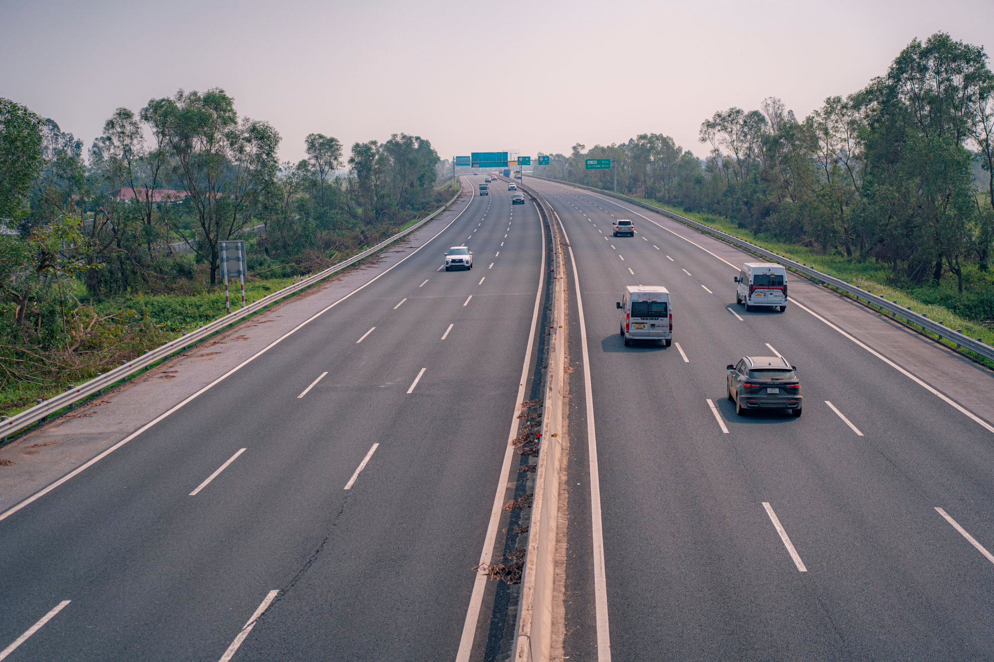 Tuyến cao tốc 105 km đẹp và hiện đại bậc nhất Việt Nam hút loạt ông lớn Vingroup, Sunshine Group, Hoà Phát…đổ về đầu tư- Ảnh 2.