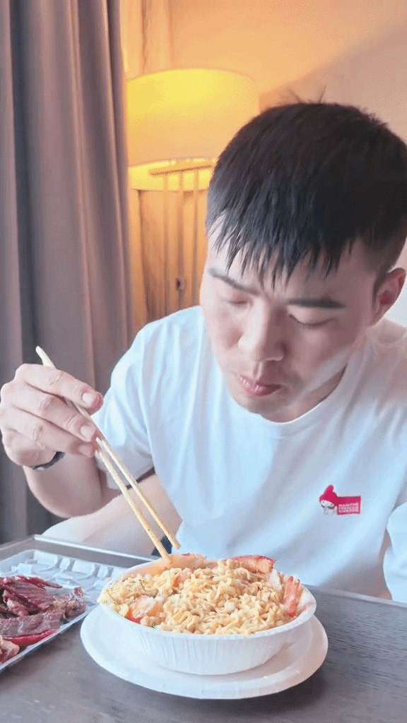 Bữa cơm của Duy Mạnh ở Mỹ - Ảnh 1.