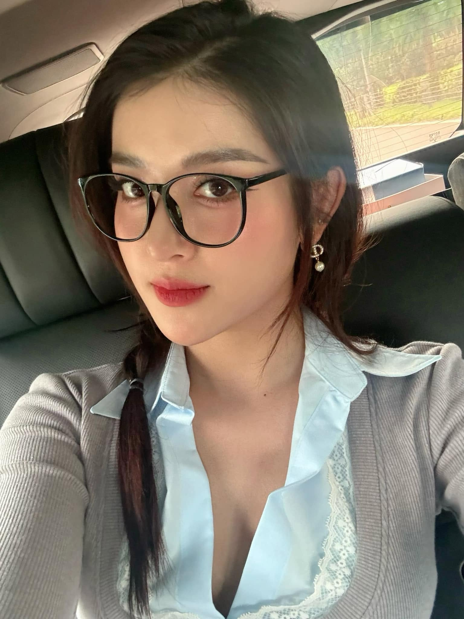 Biệt thự 3 tầng toàn màu trắng của mỹ nhân Hà Nội 30 tuổi chưa lấy chồng, được báo Trung khen là 