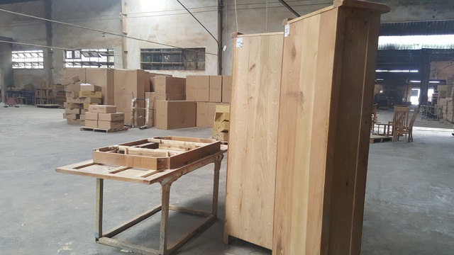 Sản phẩm gỗ đã được đóng dấu QC đang tồn kho tại công ty Gia Hân