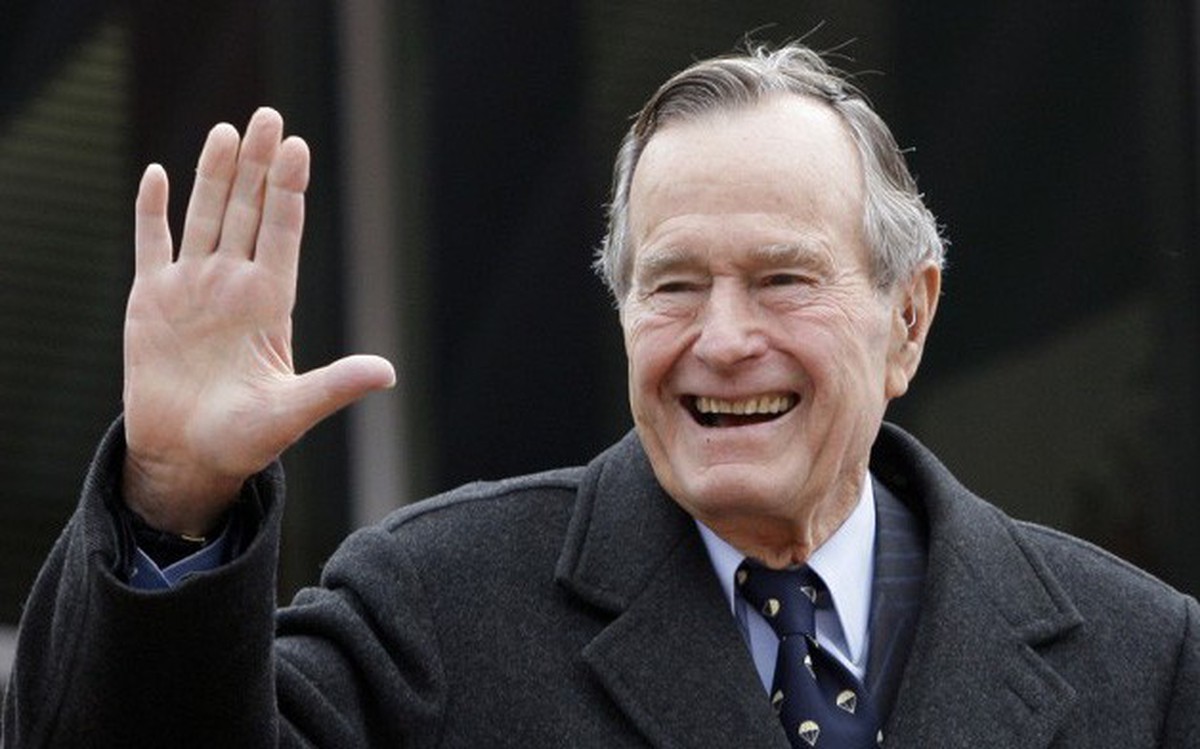 Xúc động lời nói cuối cùng của ông Bush (cha) dành cho con trai lúc lâm ...