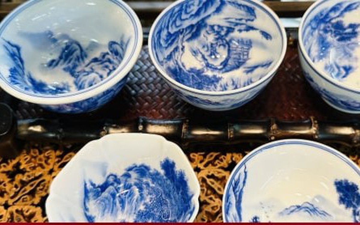 Cuốc đất, công nhân tìm thấy kho báu đồ gồm sứ giá hơn 32.000 tỷ đồng