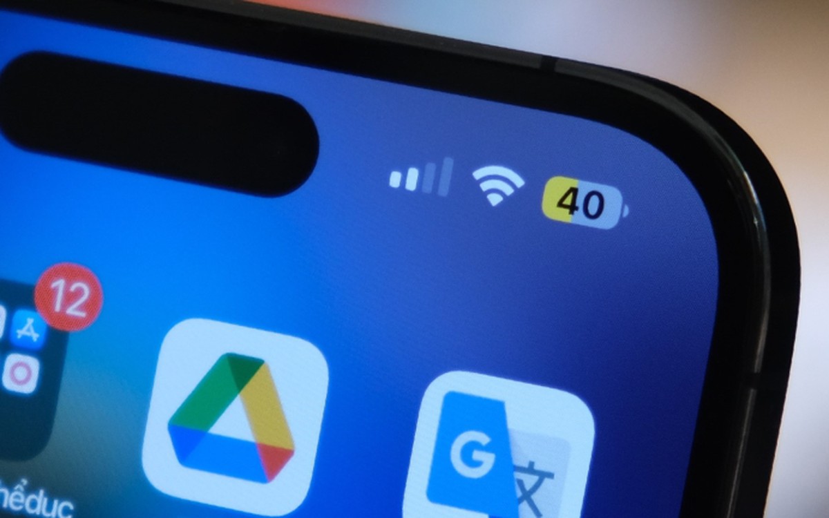 Vì sao biểu tượng pin iPhone có màu vàng?