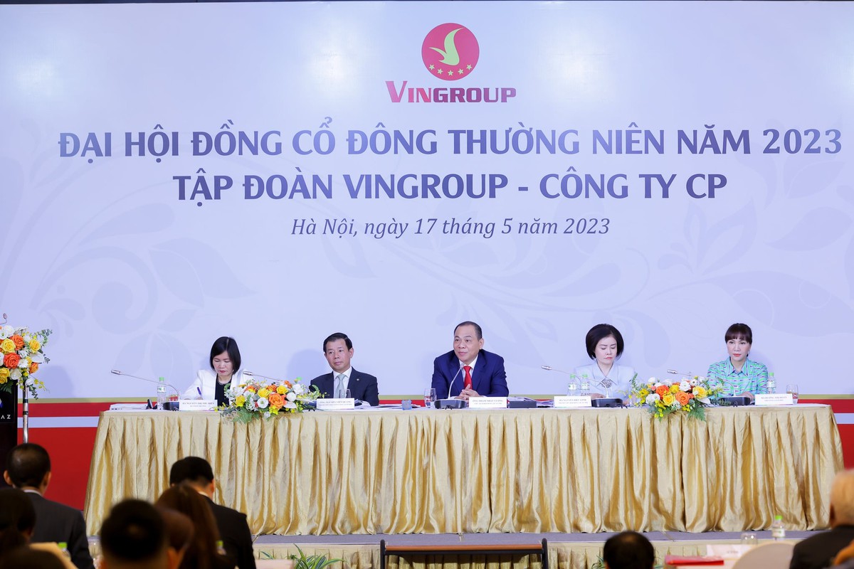 Ông Phạm Nhật Vượng: “Giá VIC rất thấp so với giá trị thực, anh chỉ mất khi anh bán, chưa bán thì chưa mất gì cả”