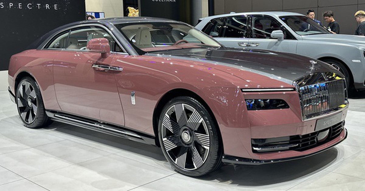 Xe mới của Rolls-Royce đắt khách chưa từng có, người mua phải chờ 2 năm
