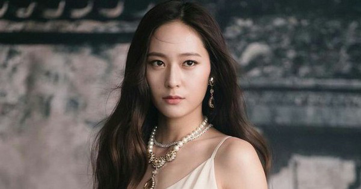 Nữ idol Kpop chỉ ngồi cũng 