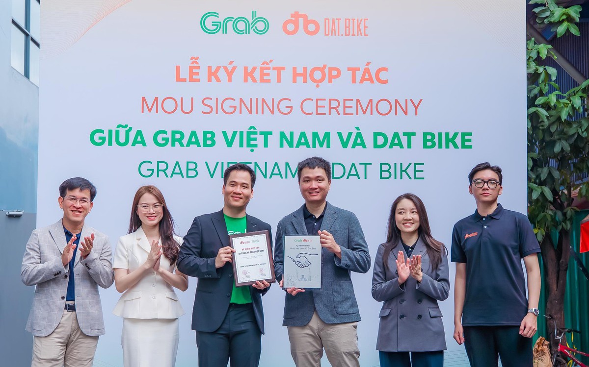 Grab bắt tay Dat Bike: Phổ cập xe điện bằng 