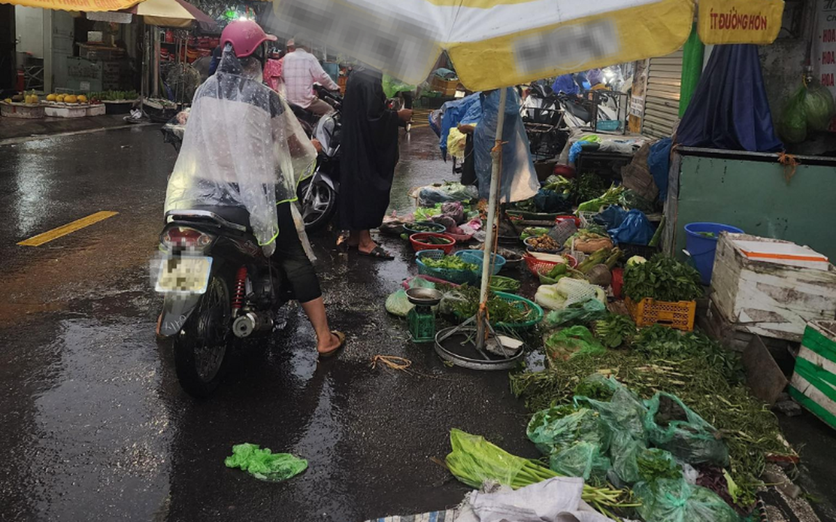 Bức ảnh sạp rau của mẹ cùng dòng tâm sự nhói lòng: “Mình thất nghiệp ...