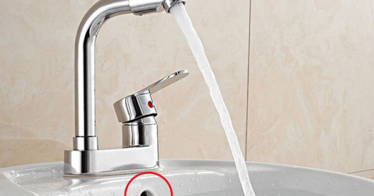 Rất nhiều người không biết công dụng của lỗ nhỏ ở bồn rửa mặt