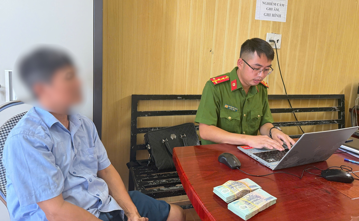 Công an xác minh giao dịch 171.000.000 đồng của tài xế taxi SN 1970 sau trình báo của chủ cửa hàng điện thoại