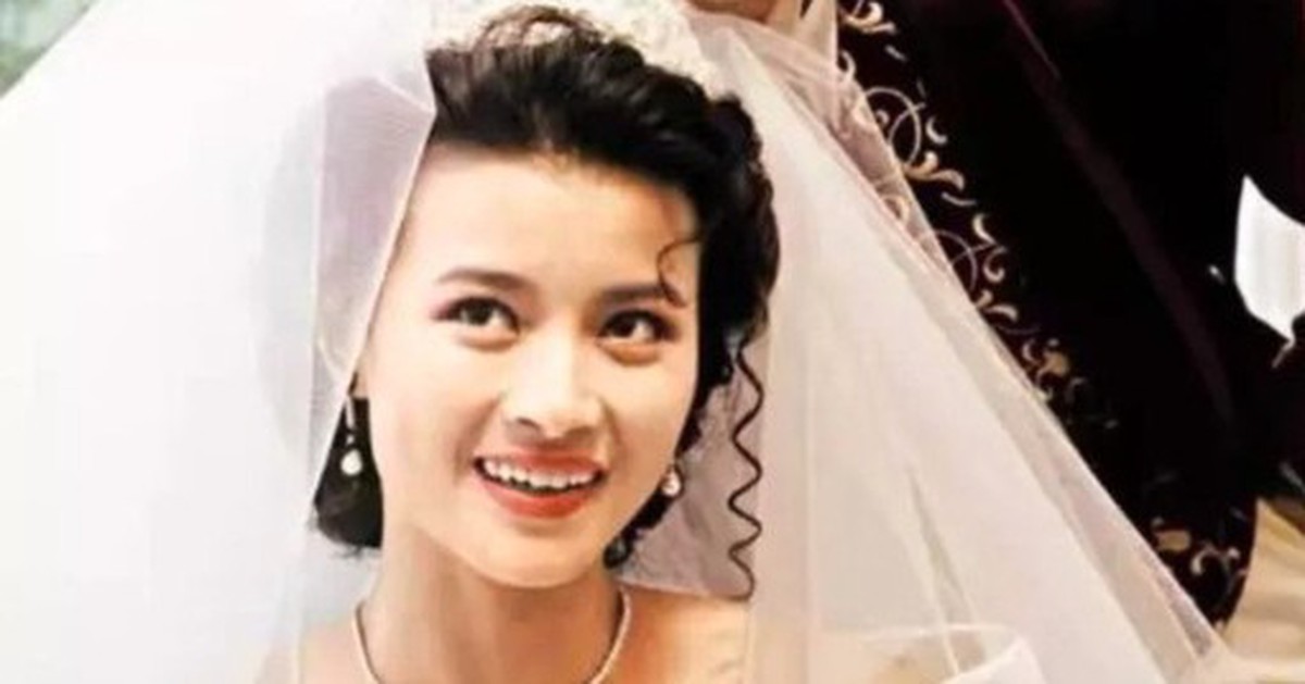 Hoa hậu làm mẹ đơn thân suốt 20 năm bất ngờ có tin vui