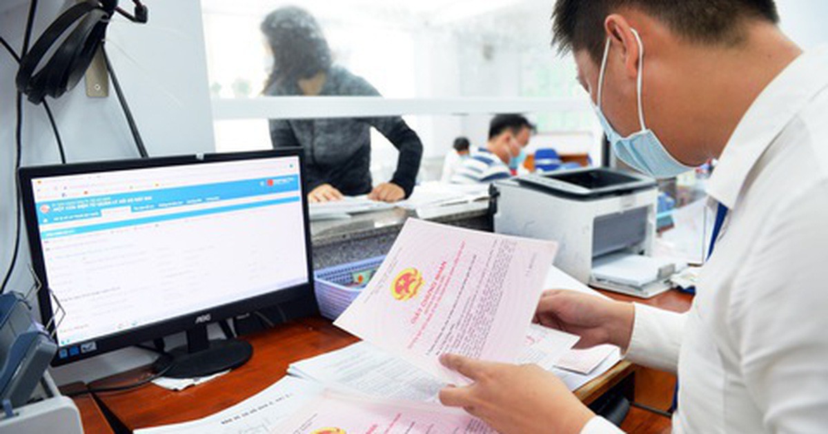 Hỗ trợ chuyển đổi nghề tính cho hộ hay người đứng tên sổ đỏ?