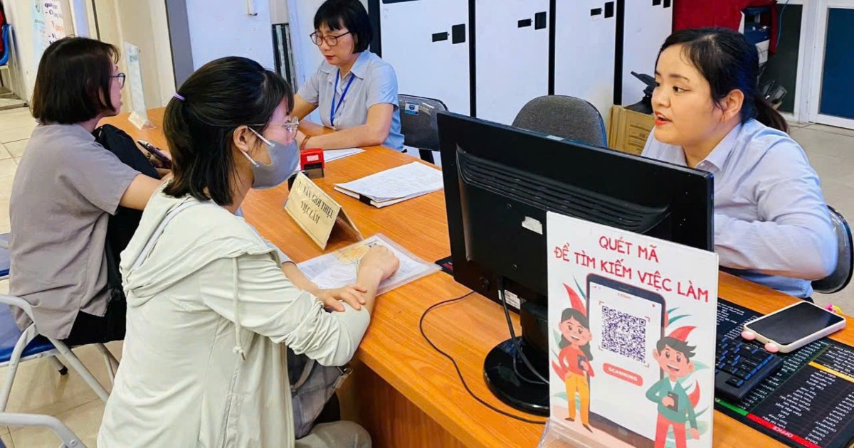 Sử dụng sổ BHXH, thẻ BHYT điện tử: Người dân cần biết gì?