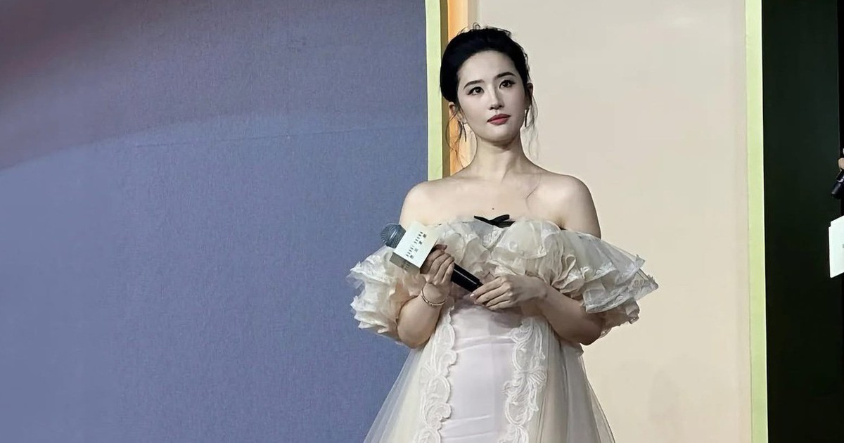 Cam thường lạ lùng của Lưu Diệc Phi