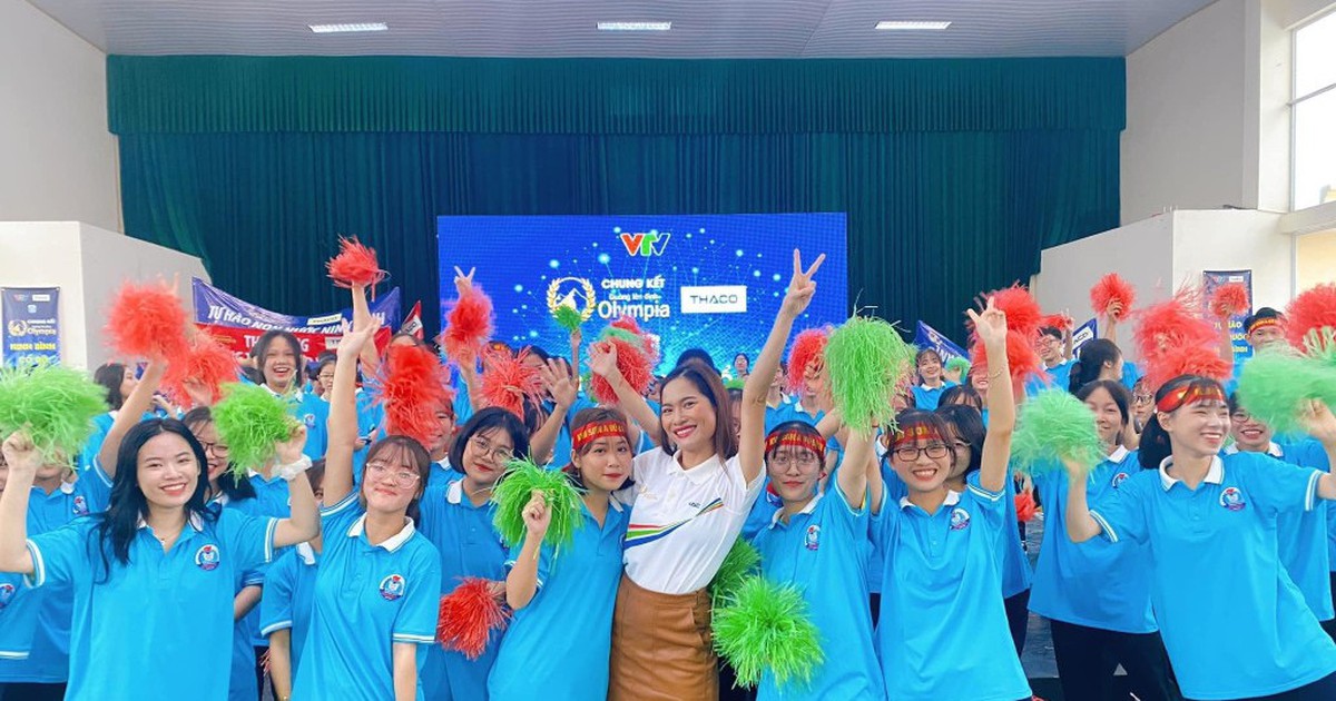MC từng dẫn Đường lên đỉnh Olympia là hoa khôi tại Ngoại thương, 24 tuổi xây nhà cho bố mẹ, vỡ òa khi nhận tin nhắn 5 chữ từ nhà báo Lại Văn Sâm