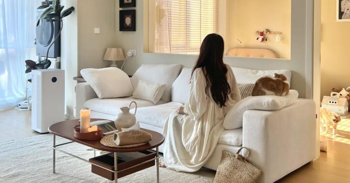 Bỏ thói quen kê sofa sát tường, phòng khách bỗng có thêm 1 khoảng cực hữu dụng: Nhà nhỏ càng nên tham khảo