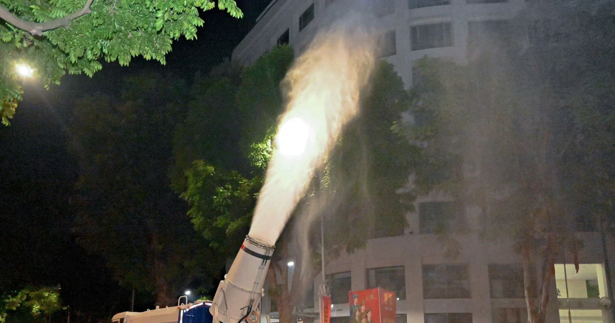 Hà Nội: Tiếp tục chạy xe phun sương dập bụi trong Vành đai 1