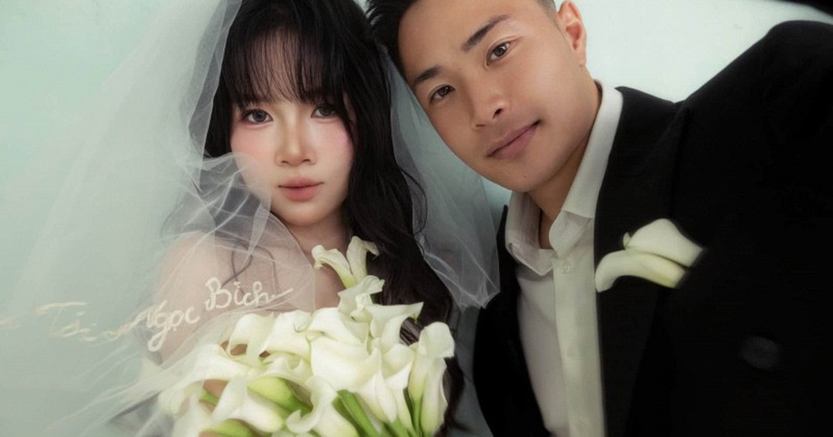 Tuyển thủ Việt Nam SN 1999 tung bộ ảnh cưới ngọt ngào với nàng thơ