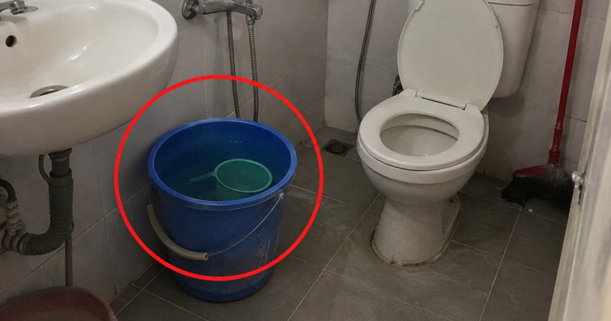 Lời khuyên cho những gia đình để xô nước trong nhà vệ sinh 24/24