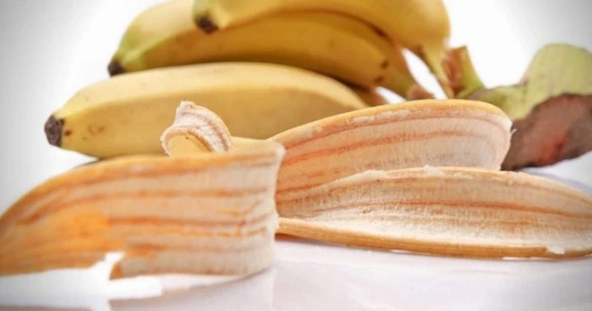 Bác sĩ giải đáp: Vỏ, lá chuối có tác dụng chữa bệnh gì?