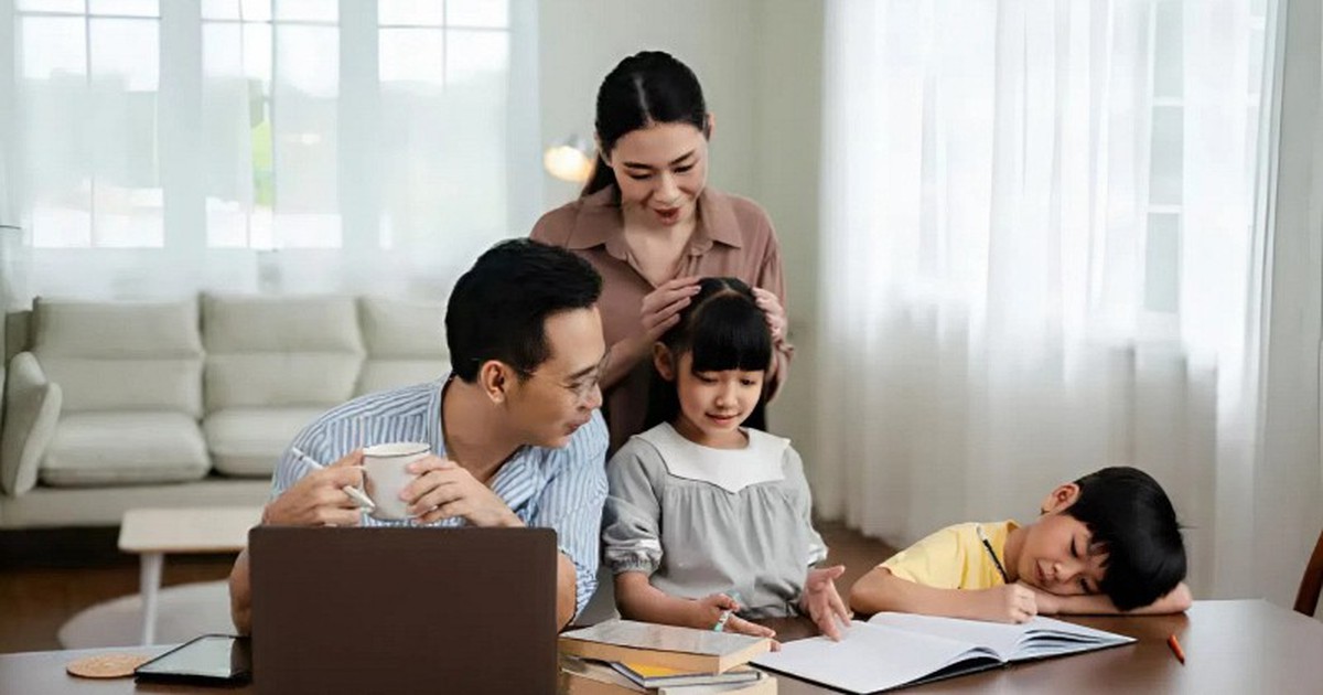 "Học bài xong mẹ cho xem tivi 1 tiếng" - Kiểu giáo dục giao dịch này đang hủy hoại con cái!