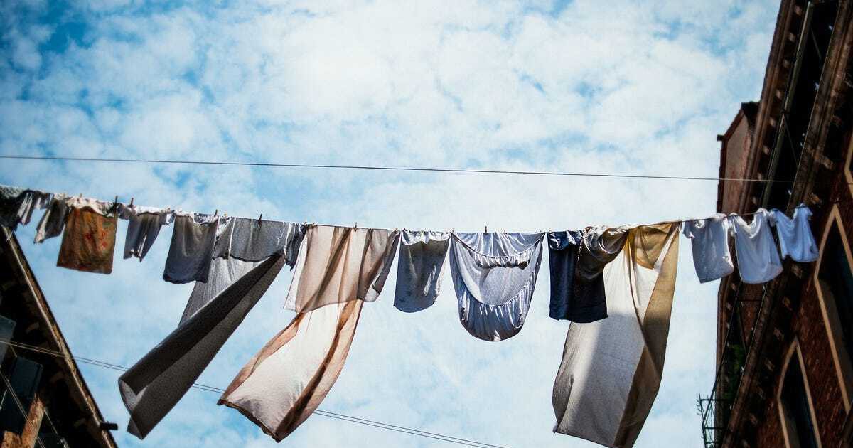 Vì sao nhiều nơi ở nước Mỹ cấm người dân phơi quần áo?