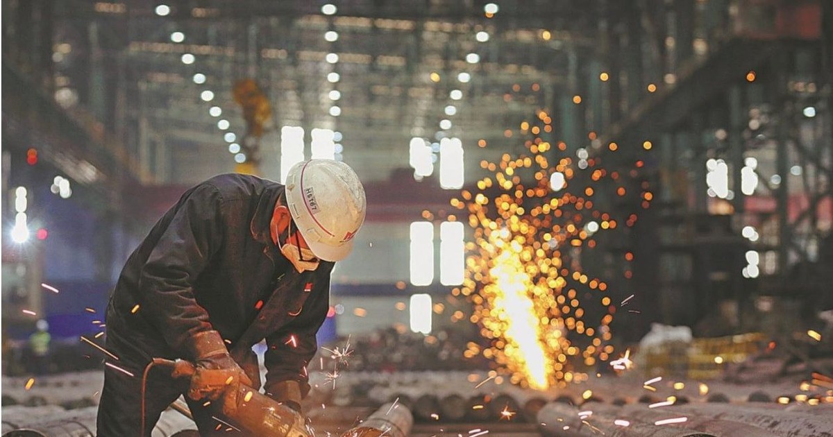 Cổ phiếu thép bất ngờ nổi sóng, hơn 31 triệu cổ phiếu Hòa Phát được sang tay, Nam Kim tăng sát trần: Chuyện gì đang xảy ra?