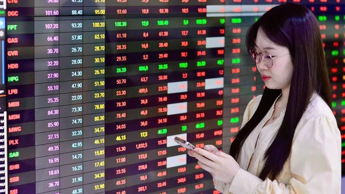 Chứng khoán "đỏ lửa" đầu tuần, VN-Index mất hơn 14 điểm