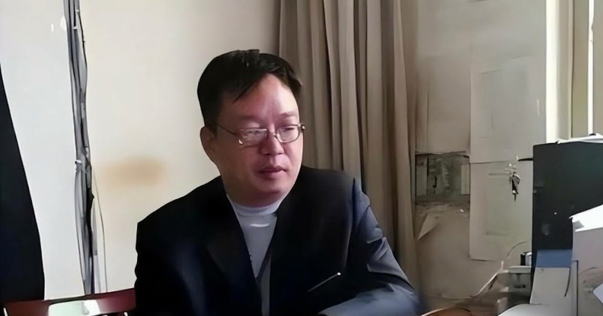 Nam sinh 17 tuổi là thủ khoa khối Tự nhiên ĐH danh giá, về quê làm bảo vệ, chưa bao giờ tham gia họp lớp