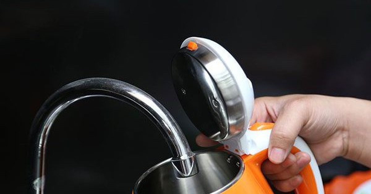 5 lời khuyên cho gia đình thường xuyên đun nước uống bằng ấm siêu tốc