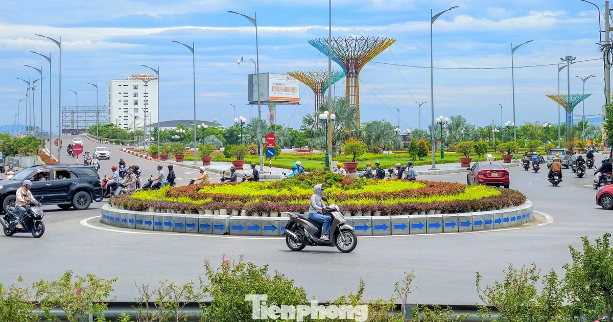 Hiện trạng một nút giao thông vừa được rót 900 tỷ để "lên đời"