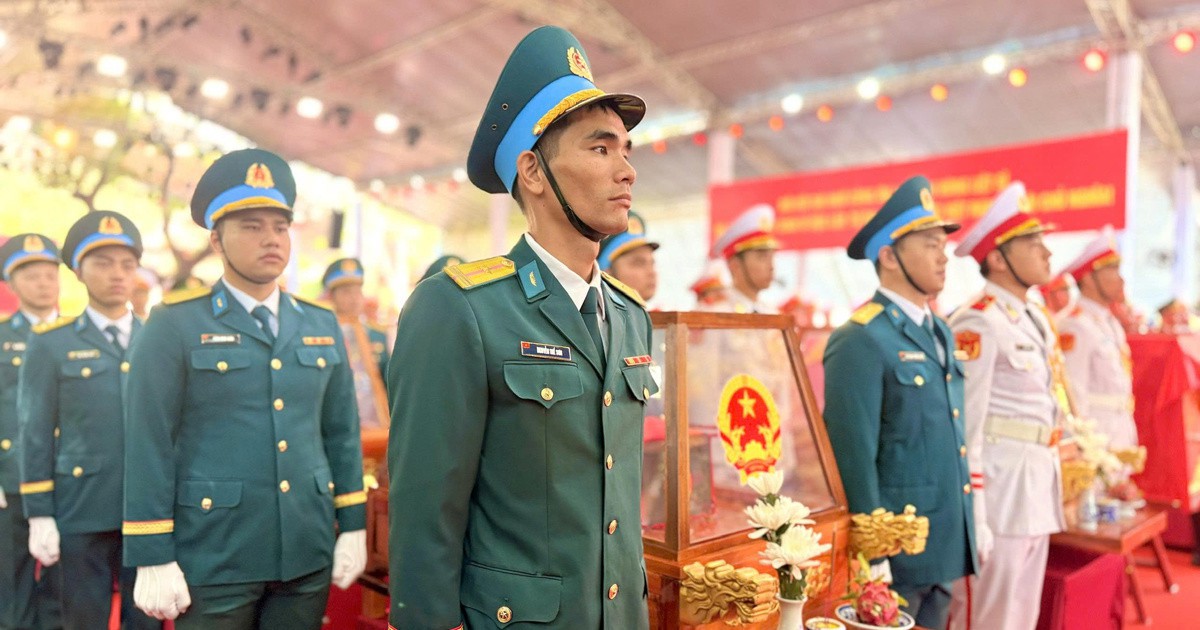 Phút tiễn đưa 731 hài cốt liệt sĩ quy tập tại CV Lê Thị Riêng về nơi an nghỉ
