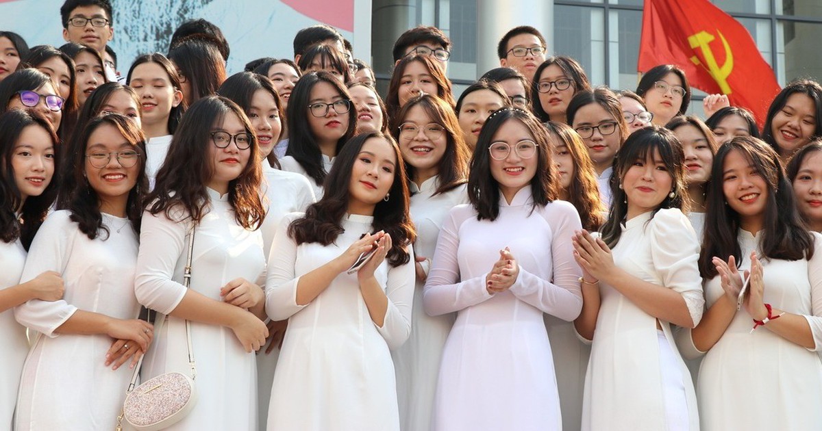 37 thủ khoa học sinh giỏi Hà Nội: Chuyên Hà Nội - Amsterdam dẫn đầu với 11 em