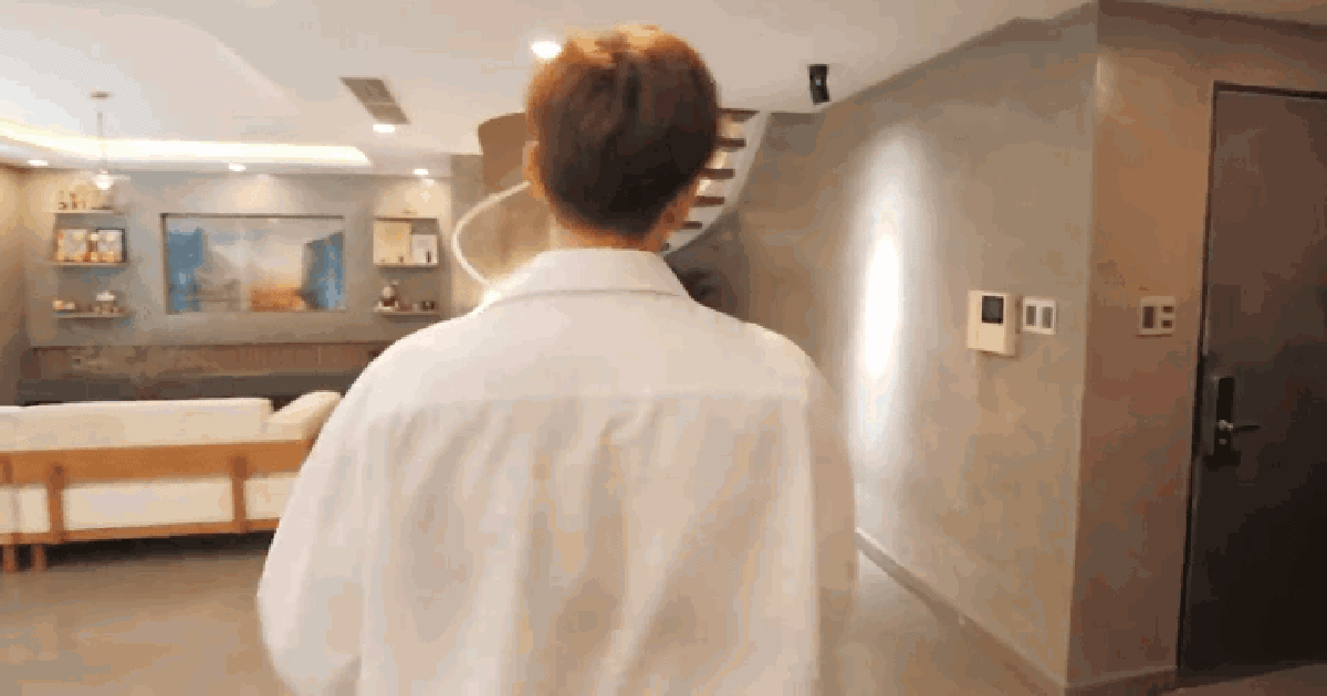 Thành viên trụ cột của 2 Ngày 1 Đêm: Sống ở penthouse đập thông 3 tầng, giàu ngầm có tiếng trong showbiz