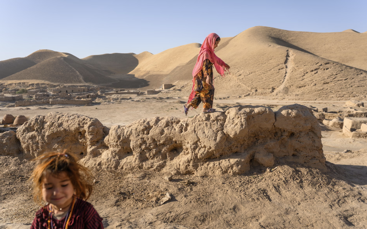 Biến đổi khí hậu buộc các gia đình Afghanistan phải bán con gái làm cô dâu