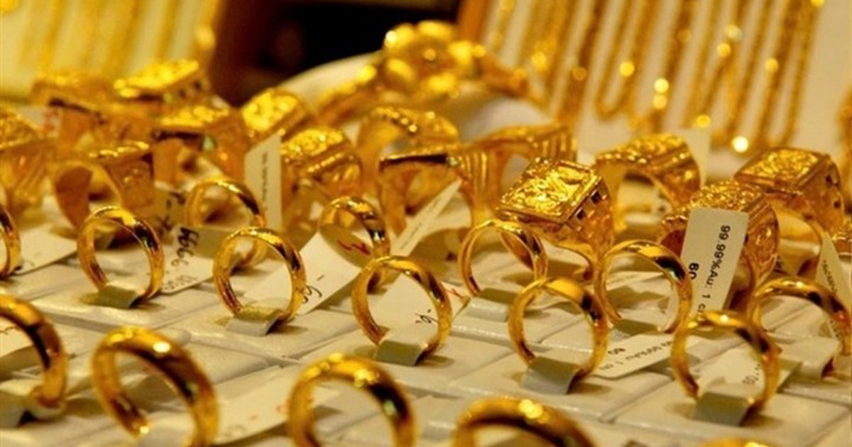 Mua vàng trả tiền mặt có mâu thuẫn với quy định thuế hay không?