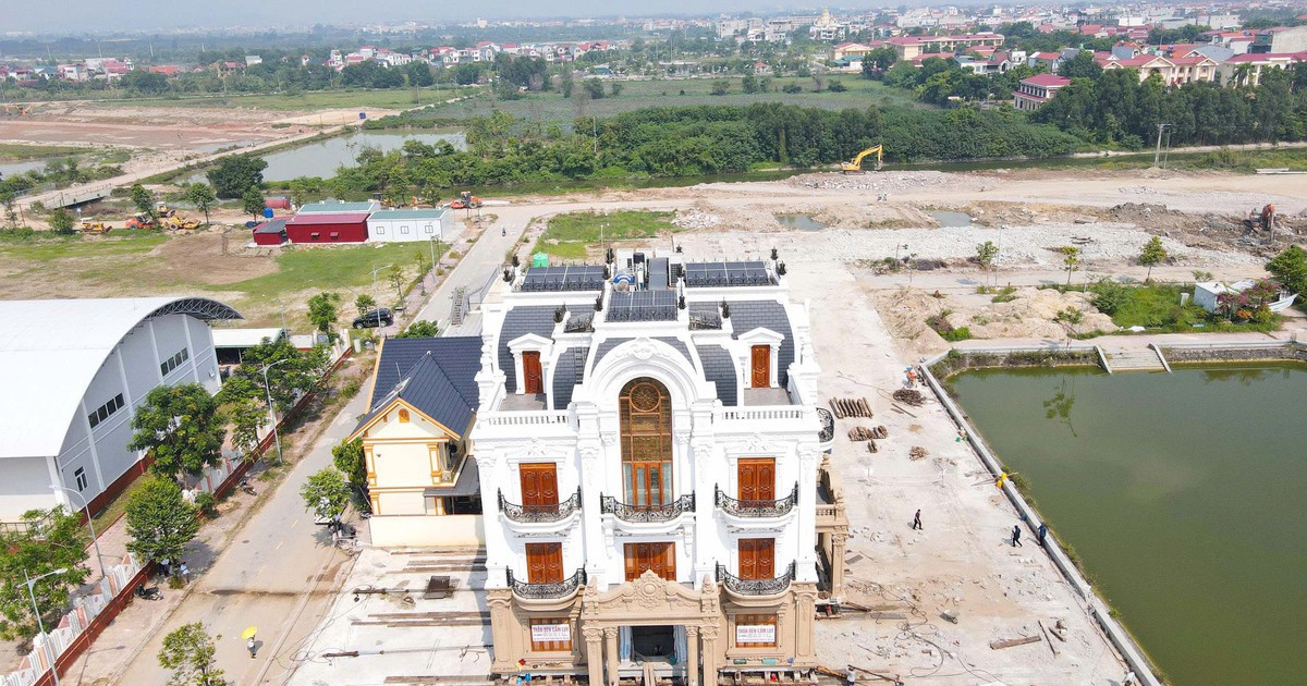 Biệt thự 4 tầng ở Bắc Ninh "cập bến" sau hành trình di dời 200m