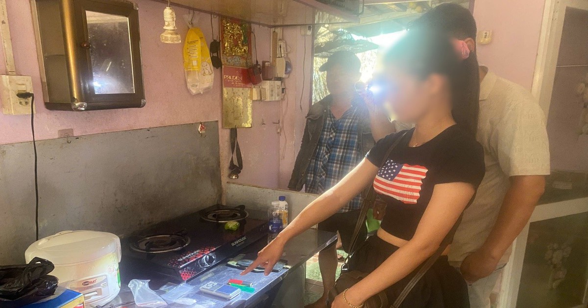 Kiểm tra căn nhà lúc 11 giờ, công an bắt khẩn cấp cô gái sinh năm 1998