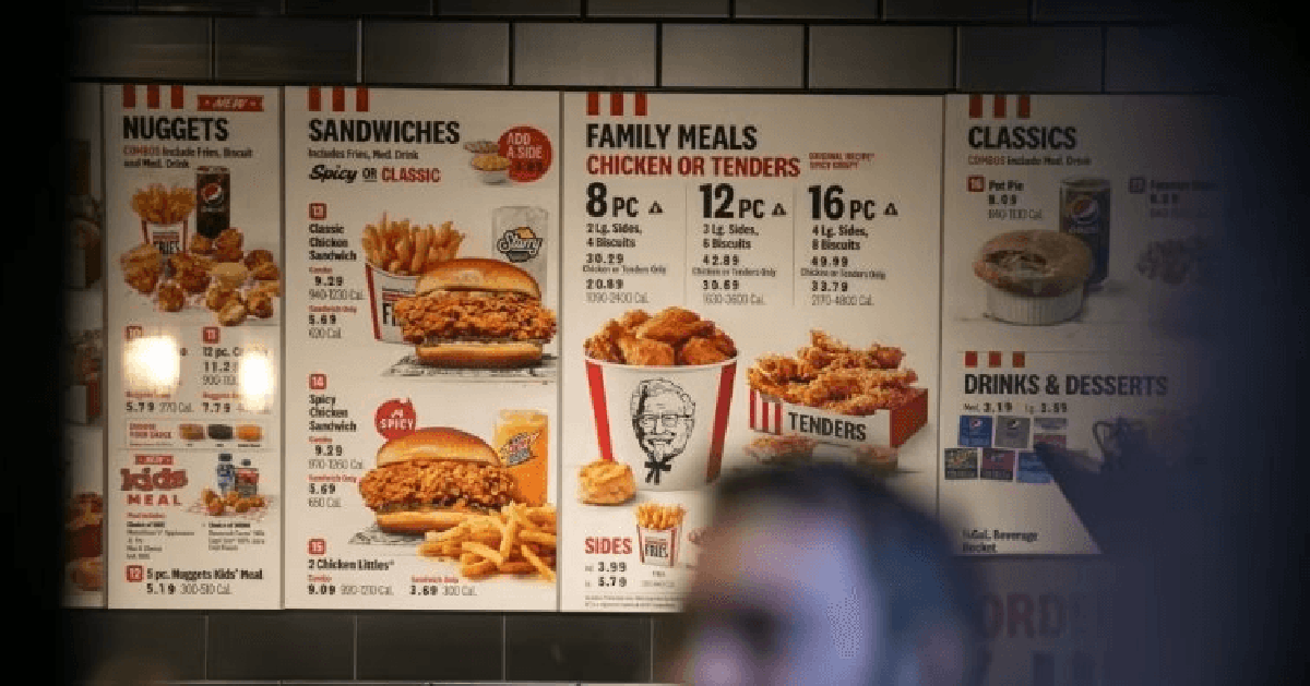 Lần đầu tiên sau 40 năm, KFC đổi nhà cung cấp nước ngọt thành Coca-Cola, loại bỏ PepsiCo